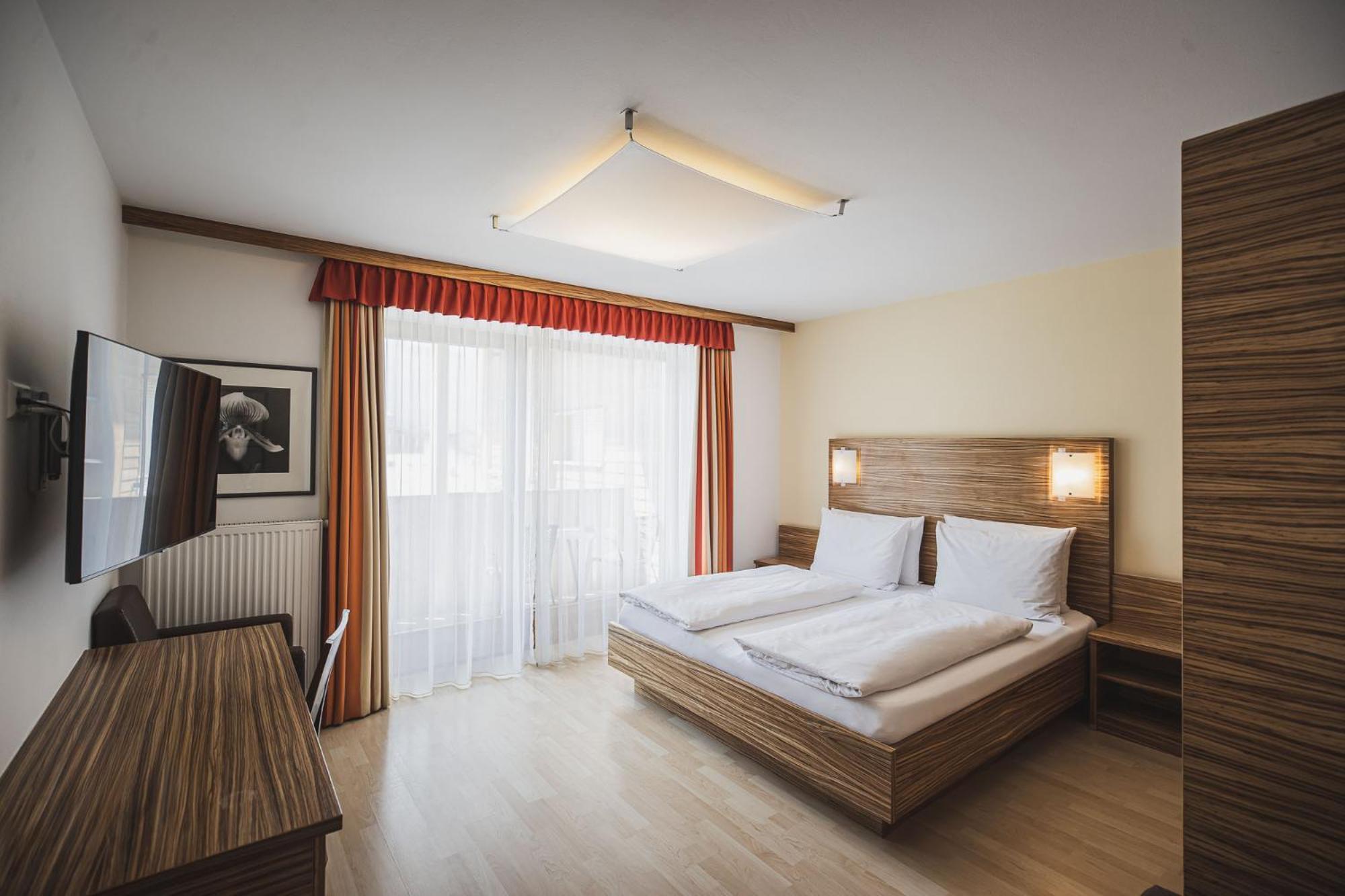 Hotel Broetz Разун-ди-Сотто Экстерьер фото
