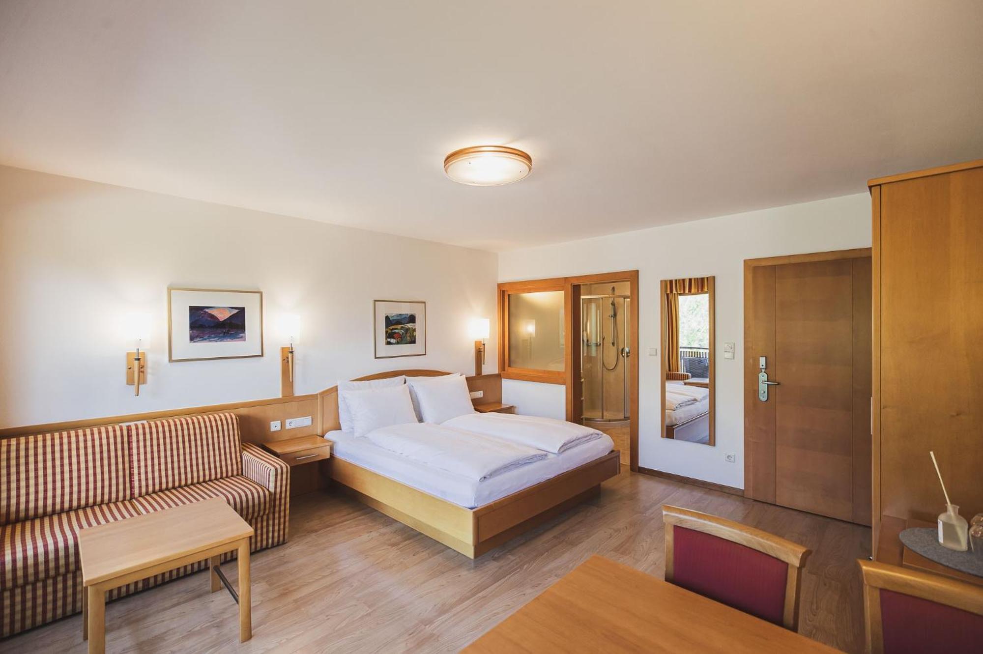 Hotel Broetz Разун-ди-Сотто Экстерьер фото